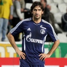 Schalke Siap Bahas Kontrak Baru Raul