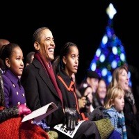 Disaksikan Ribuan Orang, Keluarga Obama Nyalakan Lampu Pohon Natal