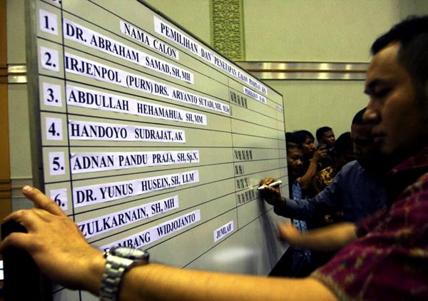 Abraham Samad Pimpin KPK