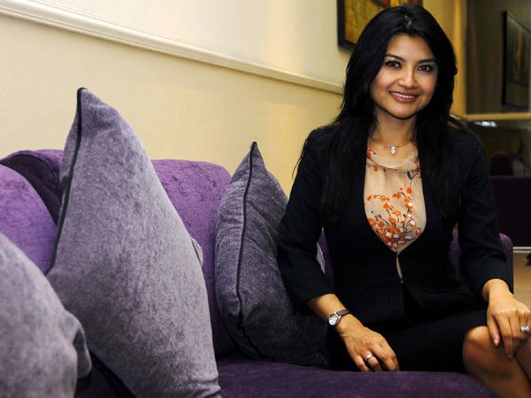 Tina Talisa Lepas Seragam Merah