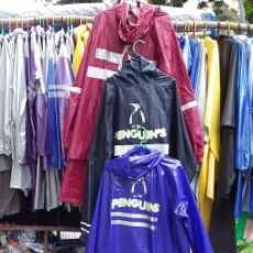 Musim Hujan, Penjual Jas Hujan Panen Untung