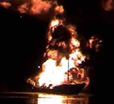 Tiga Orang Jadi Korban Kapal Sembako dan BBM Terbakar di Lamongan