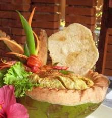 Kelezatan Nasi Goreng Bali dalam Batok Kelapa
