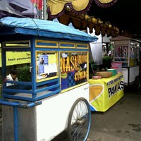 Calon Ketua IA ITB Gratiskan Jajanan PKL Sekitar Kampus