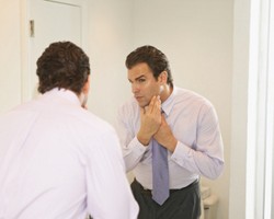 Riset: Pria Masa Kini Dandan Lebih Lama dari Wanita 