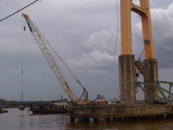 Tim SAR Berhasil Evakuasi 1 Bangkai Mobil dari Sungai Mahakam