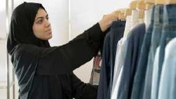 Pria Dilarang Jadi Sales Lingerie Mulai Januari 2012