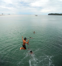 Anak-anak di Biduk-Biduk, Jagonya Nange-Nange!