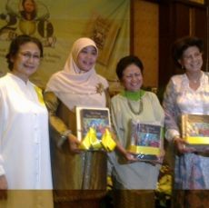 Jejak Tari Sunda dalam Buku 5 Dasa Warsa Irawati Menari