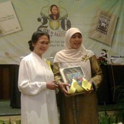 Irawati Durban Luncurkan 3 Buku Bertema Tari Sunda