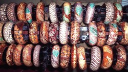 Pesona Batik Kayu dari Desa Krebet