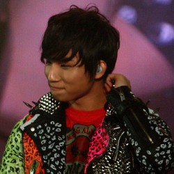 G-Dragon dan Daesung Minta Maaf di YG Family Concert