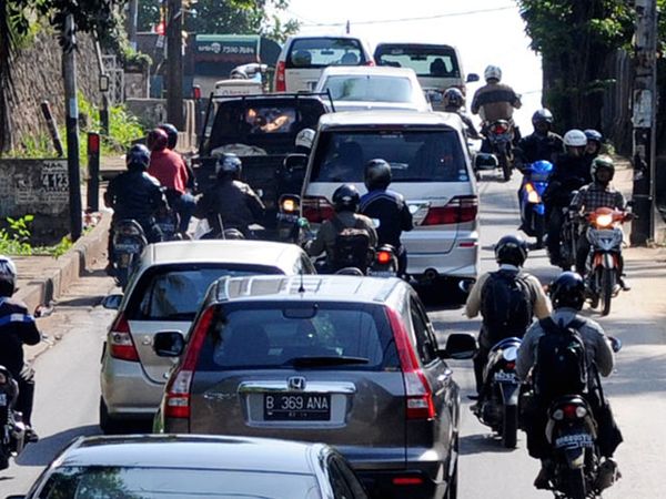 Perilaku Buruk Pemotor Melawan Arus 