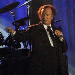 Konser Tango Julio Iglesias