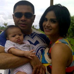 Raul & Krisdayanti Ajak Si Kecil Liburan