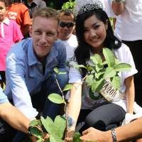 Bos Tokobagus Go Green Bareng Miss Indonesia