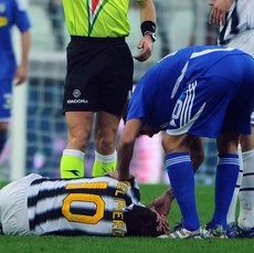 Pelipis Del Piero Dapat Delapan Jahitan