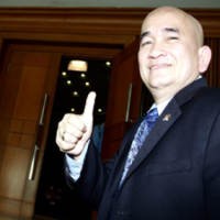 Ruhut Sitompul Siap Diborgol Busyro Jika Korupsi