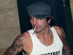 Tommy Lee Dituntut Mantan Asisten Pribadi