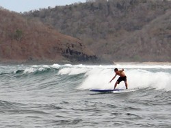 Berseluncur Menunggangi Ombak di Pantai Gerupuk