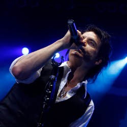 Konser Bagi-bagi Hadiah ala Train