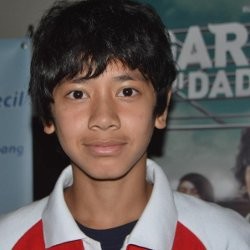 Emir Mahira Raih Penghargaan di Iran