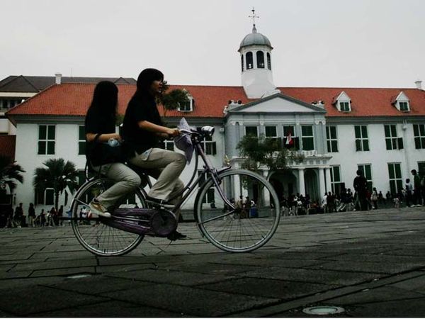 8 Juta Wisatawan di 2012