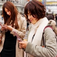 Leher Menahan Beban 4 Kali Lebih Berat Saat SMS-an