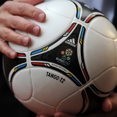 Tango 12 Lebih Bersahabat dibanding Jabulani