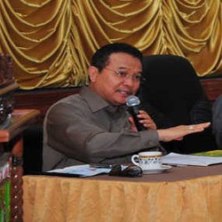 Gubernur Riau: Istri Calon Walikota, Saya Ketiban Fitnah