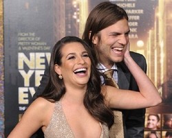 Ashton Kutcher Mesra dengan Bintang Glee