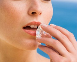 4 Manfaat Es Batu untuk Kecantikan Kulit