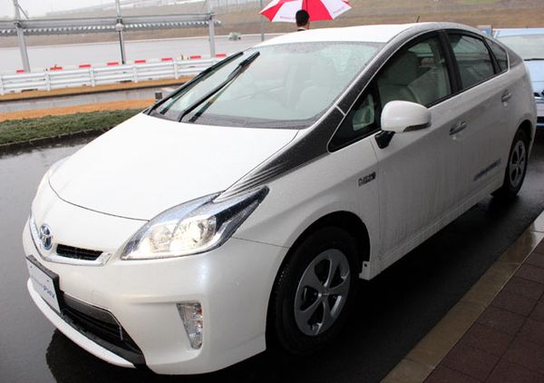 Tes Jalan Toyota Prius Plug-in Hybrid