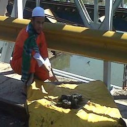 Rekonstruksi Bom Cirebon, 1 Rangkaian Bom Rompi Ditemukan Berisi 8 Pipa