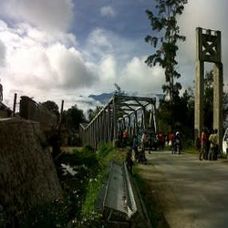 Jembatan Pikhe yang Ambles 2 Meter Hubungkan Kota Wamena dan Puncakjaya