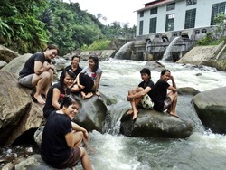 Menikmati Jeram di Sungai Cianten