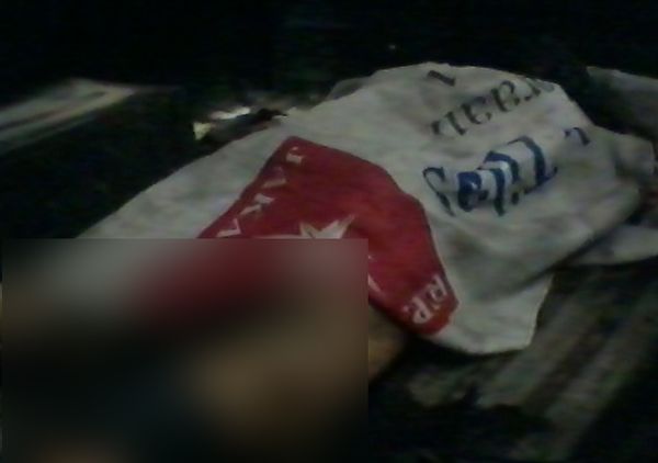 Pria Tanpa Identitas Bakar Diri di Depan Istana