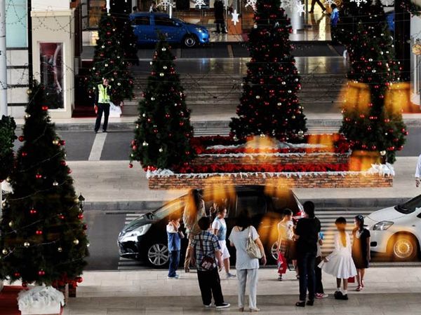 Geliat Natal di Pusat Perbelanjaan