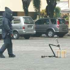 Simulasi Teror Bom di Mapolda Jatim