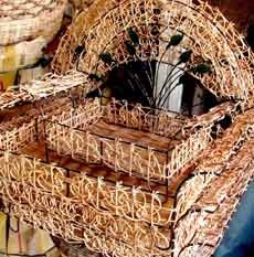 Jelang Natal, Pengrajin Keranjang Parcel Banjir Order