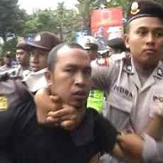 Unjuk Rasa Tuntut UMK di Jombang Ricuh, Seorang Buruh Diamankan