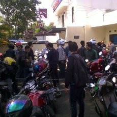 Pamerkan Motor Curian, Mapolsek Lengkong Diserbu Warga