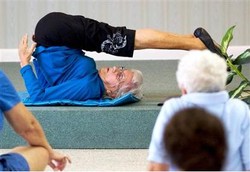 Nenek Lincah 91 Tahun Jadi Pelatih Yoga Tertua di Dunia