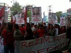  Demonstran Geruduk Kompleks Menteri, Jalan Gatsu ke Senayan Macet