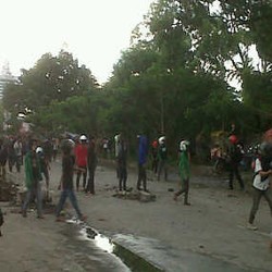 Demo Hari Antikorupsi di Sulsel, Mahasiswa Perang Batu dengan Polisi