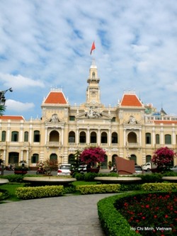 Minggu Pagi di Saigon
