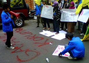 SBY Disambut Demo Antikorupsi di Semarang