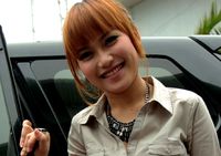 Aiih! Senyum Ayu Ting Ting Menggoda