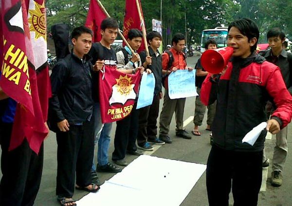 Demo Tuntut Pemberantasan Korupsi