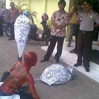 Seniman Pasuruan Tuntut Aparat Tidak Banci Hadapi Koruptor